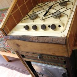 Cooker and cool box